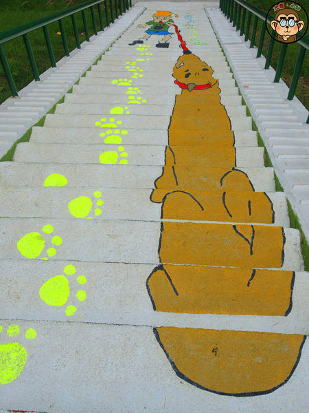 蘆洲環河大道(永樂街口)彩繪狗階梯：作伙來企投【新北三重蘆洲･永福一家人 V.S 彩繪狗階梯】夯景點打卡去