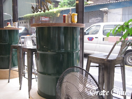 NEST BURGER．BIKE．BRUNCH：NEST  BURGER．BIKE．BRUNCH  ＜美式漢堡 in 艋舺＞