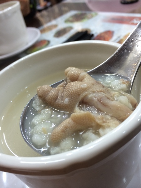 亨運香港茶餐廳:高雄【亨運香港茶餐廳】吃了絕對再訪的茶餐廳 推薦干炒牛肉河粉 原汁柱侯牛腩