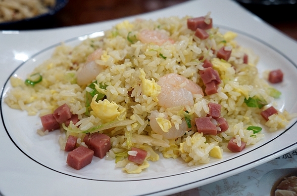 亨運香港茶餐廳:高雄【亨運香港茶餐廳】吃了絕對再訪的茶餐廳 推薦干炒牛肉河粉 原汁柱侯牛腩