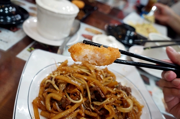 亨運香港茶餐廳:高雄【亨運香港茶餐廳】吃了絕對再訪的茶餐廳 推薦干炒牛肉河粉 原汁柱侯牛腩