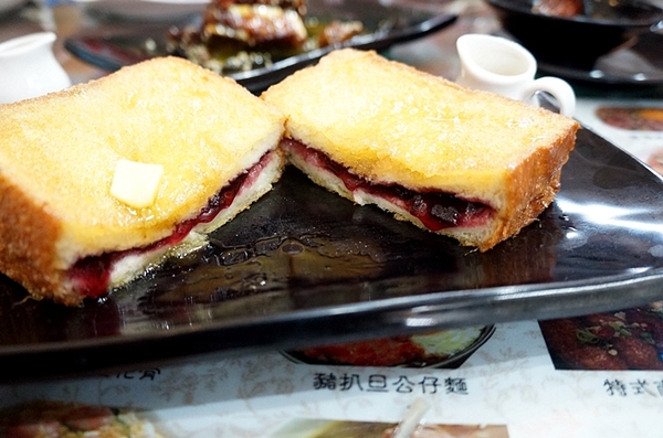 亨運香港茶餐廳:高雄【亨運香港茶餐廳】吃了絕對再訪的茶餐廳 推薦干炒牛肉河粉 原汁柱侯牛腩