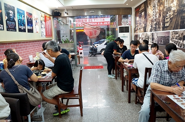 亨運香港茶餐廳:高雄【亨運香港茶餐廳】吃了絕對再訪的茶餐廳 推薦干炒牛肉河粉 原汁柱侯牛腩