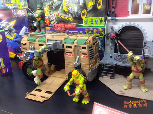 Beast Kingdom(台中逢甲店)：(旅遊)[逢甲夜市]台中巧遇Captain America、逼真模型超吸睛~Beast Kingdom