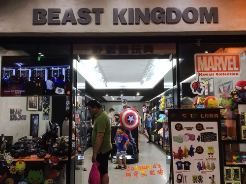 Beast Kingdom(台中逢甲店)：(旅遊)[逢甲夜市]台中巧遇Captain America、逼真模型超吸睛~Beast Kingdom