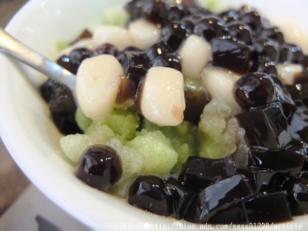 鹿草冰店(鹿仔草冰店):【美食特搜。高雄三民區】鹿仔草冰店。古早味鄉下傳統水冰 清新脫俗的消暑感受