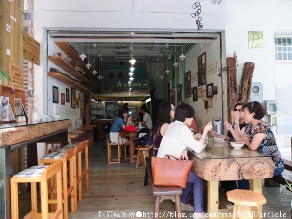 鹿草冰店(鹿仔草冰店):【美食特搜。高雄三民區】鹿仔草冰店。古早味鄉下傳統水冰 清新脫俗的消暑感受