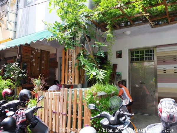 鹿草冰店(鹿仔草冰店):【美食特搜。高雄三民區】鹿仔草冰店。古早味鄉下傳統水冰 清新脫俗的消暑感受