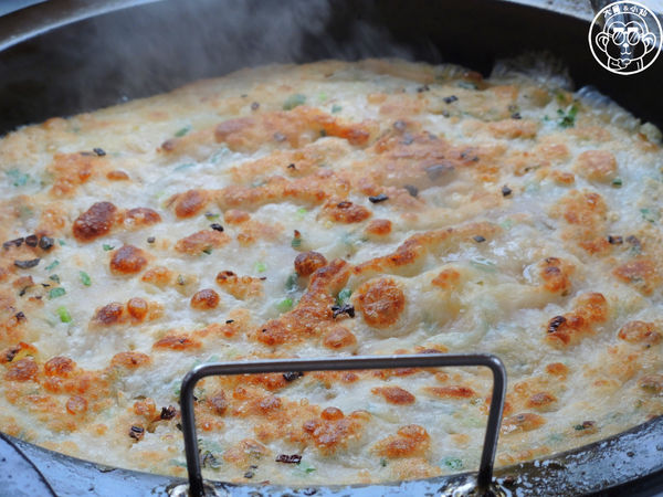 陳記蔥油餅:呷飽祙【新北三重・陳記蔥油餅】排隊銷魂蔥油餅