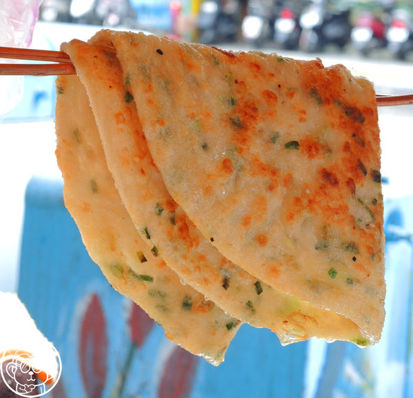 陳記蔥油餅:呷飽祙【新北三重・陳記蔥油餅】排隊銷魂蔥油餅