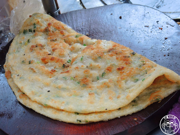 陳記蔥油餅:呷飽祙【新北三重・陳記蔥油餅】排隊銷魂蔥油餅