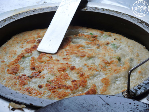 陳記蔥油餅:呷飽祙【新北三重・陳記蔥油餅】排隊銷魂蔥油餅