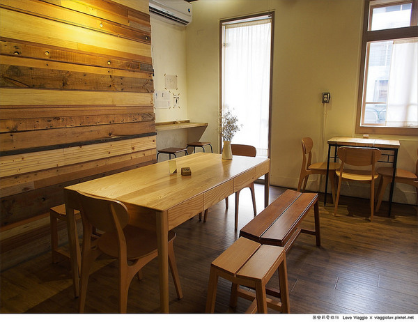 田樂三店 學院店：【台中 Taichung】田樂學院店 舊公寓改造餐廳之創意漢堡料理 For farm