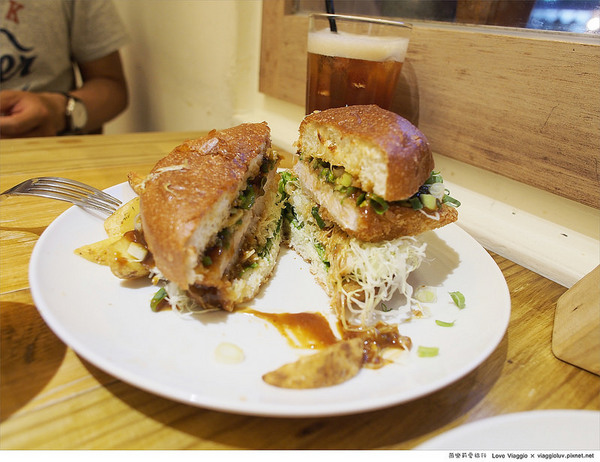 田樂三店 學院店：【台中 Taichung】田樂學院店 舊公寓改造餐廳之創意漢堡料理 For farm