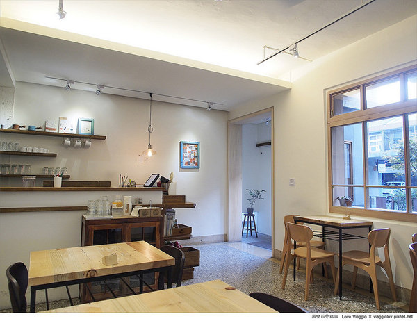 田樂三店 學院店：【台中 Taichung】田樂學院店 舊公寓改造餐廳之創意漢堡料理 For farm