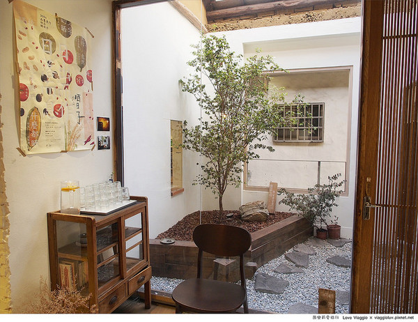 田樂三店 學院店：【台中 Taichung】田樂學院店 舊公寓改造餐廳之創意漢堡料理 For farm