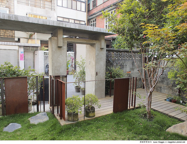 田樂三店 學院店：【台中 Taichung】田樂學院店 舊公寓改造餐廳之創意漢堡料理 For farm