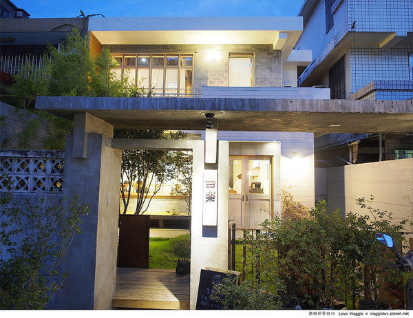 田樂三店 學院店：【台中 Taichung】田樂學院店 舊公寓改造餐廳之創意漢堡料理 For farm