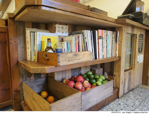 田樂三店 學院店：【台中 Taichung】田樂學院店 舊公寓改造餐廳之創意漢堡料理 For farm