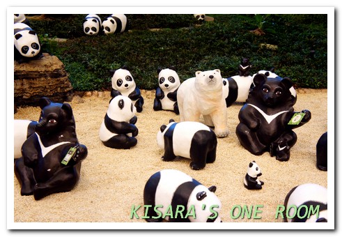 Let's SOGO! 黑白雙熊公益認養特展(台北SOGO場)：日式庭園裡的胖達大軍──1600貓熊世界之旅@SOGO