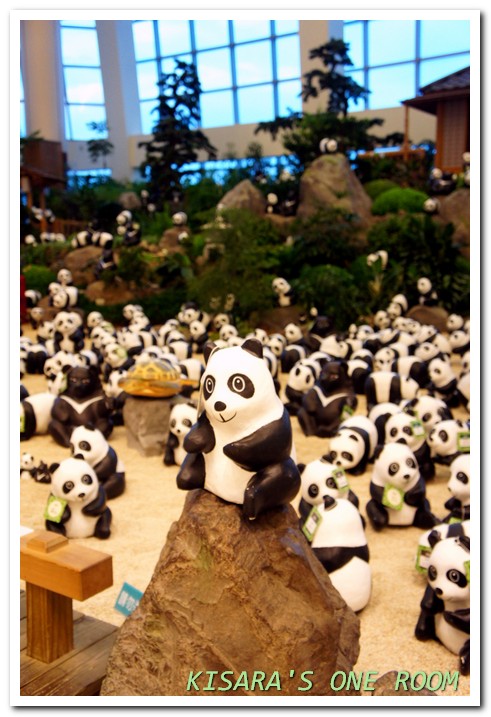 Let's SOGO! 黑白雙熊公益認養特展(台北SOGO場)：日式庭園裡的胖達大軍──1600貓熊世界之旅@SOGO