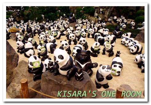 Let's SOGO! 黑白雙熊公益認養特展(台北SOGO場)：日式庭園裡的胖達大軍──1600貓熊世界之旅@SOGO