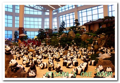 Let's SOGO! 黑白雙熊公益認養特展(台北SOGO場)：日式庭園裡的胖達大軍──1600貓熊世界之旅@SOGO