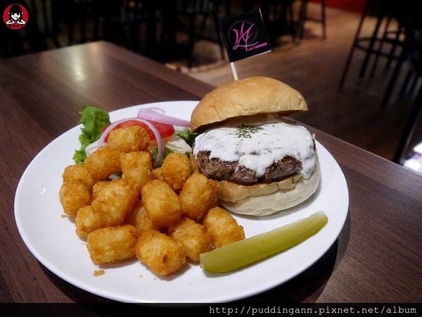 P1340949特調藍起司醬牛排堡.JPG