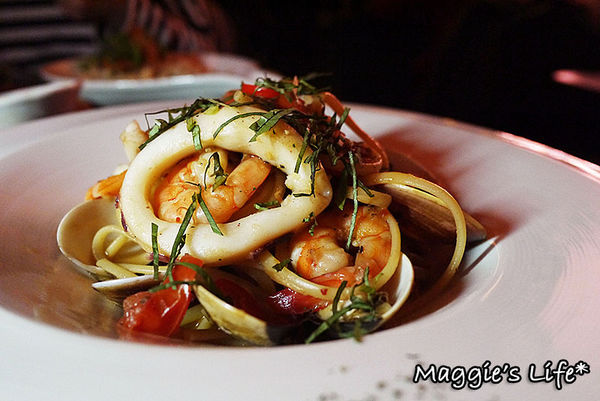 Playhouse 家傢酒：◆台北東區餐酒館。捷運國父紀念館【家傢酒餐酒館PLAYHOUSE】以酒入菜創意料理。國父紀念館餐酒館。生日派對、求婚包場服務