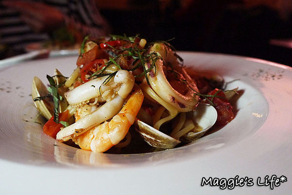 Playhouse 家傢酒：◆台北東區餐酒館。捷運國父紀念館【家傢酒餐酒館PLAYHOUSE】以酒入菜創意料理。國父紀念館餐酒館。生日派對、求婚包場服務