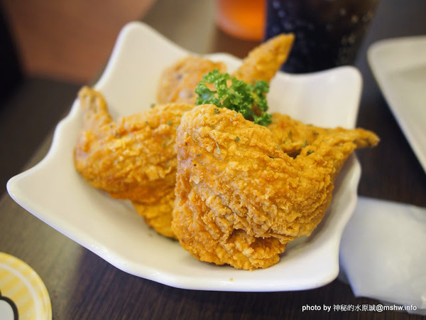 雙魚2次方(一中店):【食記】台中雙魚2次方創意漢堡.義大利麵一中店@北區一中街夜市商圈 : 一試成主顧的美味手工漢堡排,來台中沒吃過就遜掉了!