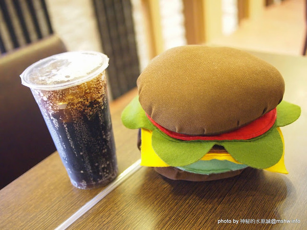 雙魚2次方(一中店):【食記】台中雙魚2次方創意漢堡.義大利麵一中店@北區一中街夜市商圈 : 一試成主顧的美味手工漢堡排,來台中沒吃過就遜掉了!