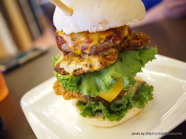 雙魚2次方(一中店):【食記】台中雙魚2次方創意漢堡.義大利麵一中店@北區一中街夜市商圈 : 一試成主顧的美味手工漢堡排,來台中沒吃過就遜掉了!