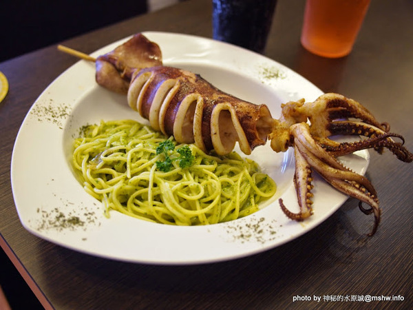 雙魚2次方(一中店):【食記】台中雙魚2次方創意漢堡.義大利麵一中店@北區一中街夜市商圈 : 一試成主顧的美味手工漢堡排,來台中沒吃過就遜掉了!