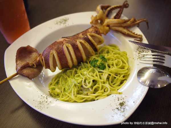 雙魚2次方(一中店):【食記】台中雙魚2次方創意漢堡.義大利麵一中店@北區一中街夜市商圈 : 一試成主顧的美味手工漢堡排,來台中沒吃過就遜掉了!