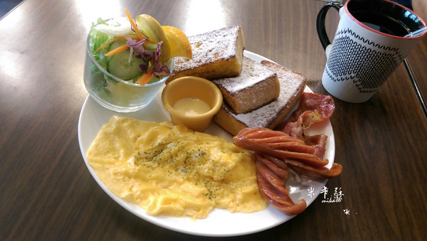 路也食光： 【高雄/食﹡鳳山】住宅區的早午餐．主力烘蛋餐點．路也食光