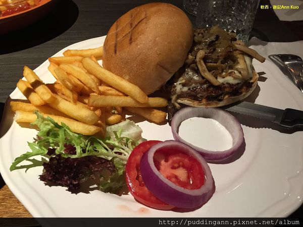 2015-03-08 18.40.15艾莉絲漢堡.jpg