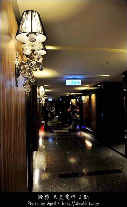 凱悅YES KTV(台中店):凱悅YES KTV(台中店)–高貴不貴的KTV歡唱享受,台中便宜唱歌推薦