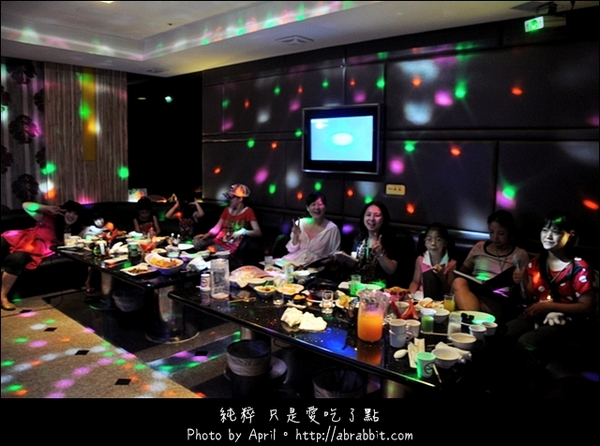 凱悅YES KTV(台中店):凱悅YES KTV(台中店)–高貴不貴的KTV歡唱享受,台中便宜唱歌推薦