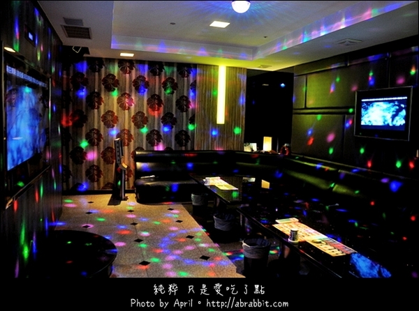 凱悅YES KTV(台中店):凱悅YES KTV(台中店)–高貴不貴的KTV歡唱享受,台中便宜唱歌推薦
