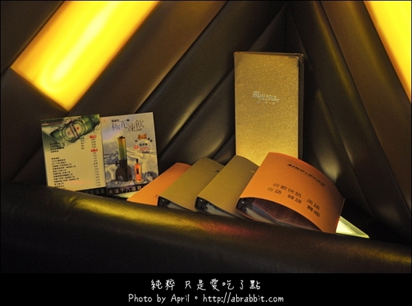 凱悅YES KTV(台中店):凱悅YES KTV(台中店)–高貴不貴的KTV歡唱享受,台中便宜唱歌推薦