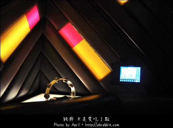 凱悅YES KTV(台中店):凱悅YES KTV(台中店)–高貴不貴的KTV歡唱享受,台中便宜唱歌推薦