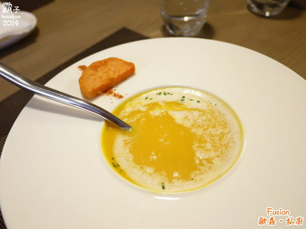 Fusion 融義.私廚：隱藏在巷弄內的義法料理「Fusion融義‧私廚」，海大蝦跟鱸魚好威~
