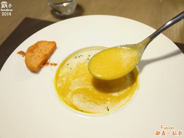 Fusion 融義.私廚：隱藏在巷弄內的義法料理「Fusion融義‧私廚」，海大蝦跟鱸魚好威~