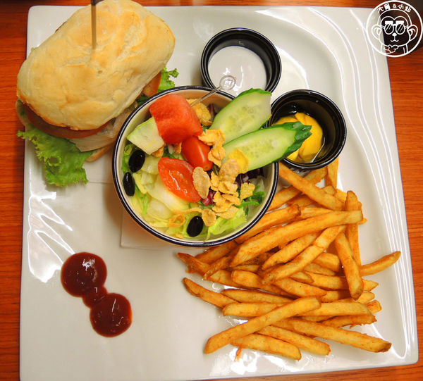 Tutti Cafe圖比咖啡創意早午餐(敦北):呷飽祙【台北松山・Tutti Café(敦北店)】副店長是大明星