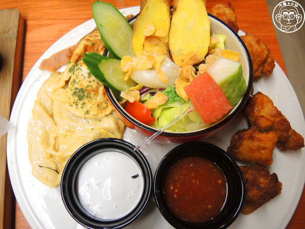 Tutti Cafe圖比咖啡創意早午餐(敦北):呷飽祙【台北松山・Tutti Café(敦北店)】副店長是大明星