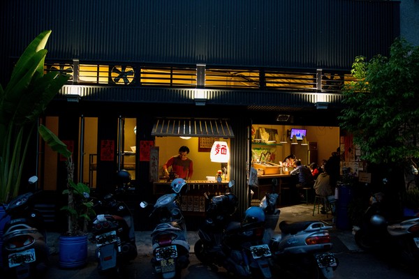 小丰川：[台南]老店新意 在地人才知道的傳統溫暖麵館 小丰川