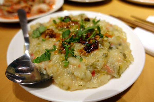 巫雲雲南菜:(胖樺食記)台北公館小巷弄必訪私廚小店「巫雲」。在黑膠音樂環繞的環境享用超下飯餐點