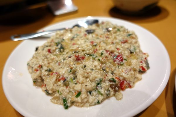 巫雲雲南菜:(胖樺食記)台北公館小巷弄必訪私廚小店「巫雲」。在黑膠音樂環繞的環境享用超下飯餐點