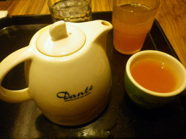 丹堤咖啡(南昌店)：不錯的環境˙不錯的口味˙沒有服務的服務